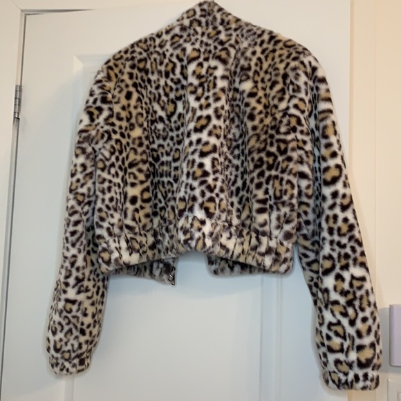 Cheetah Print Cropped Bomber Jacket - Picture 4 of 5